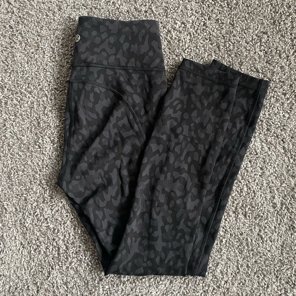 Lululemon black leopard print leggings with pockets
